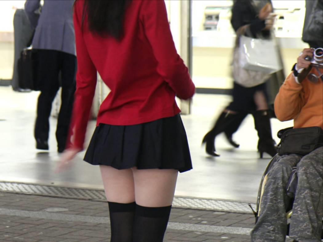 Японские девушки в мини юбках 61 фото